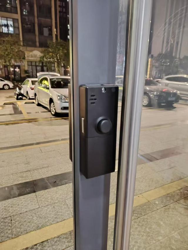 青岛开锁服务 专业开汽车锁，可靠守护您的出行